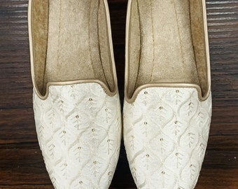 Jutti punjabi pour homme mariage blanc sherwani juttis fait main mojari chaussures indiennes nagra jutti slip ons jutti vêtements de marié éthiques traditionnels.