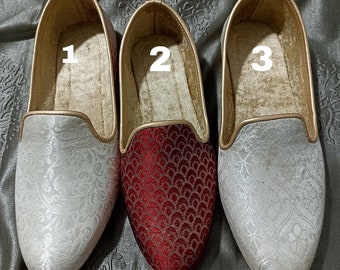 Ethnic Mojari Shoes for Men – Handmade Traditional Jutti Collection, Cream Red and Silver Slip-On Loafers, Elegant Wedding Festive Footwear.
