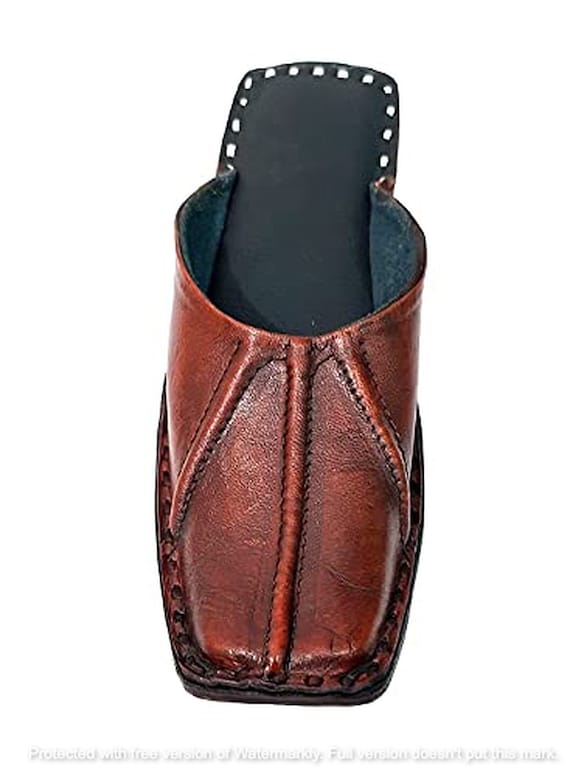 Cross chappal shop