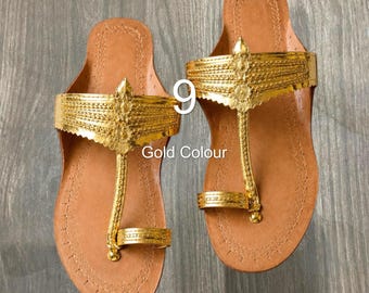 Sandalias Kolhapuri de piel auténtica con acabado dorado, estilo étnico, estilo bohemio playero, estilo hawaiano, hechas a mano.