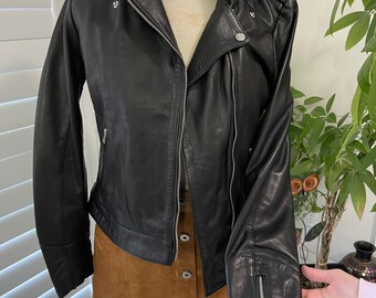 Woman black leather jacket With 100% genuine lambskin