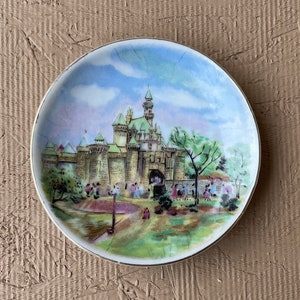 Fantasyland Disneyland Souvenir Plate. Porcelain. Sleeping Beauty’s Castle. Disney History. Vintage. Walt Disney Productions. Japan. 1950s.