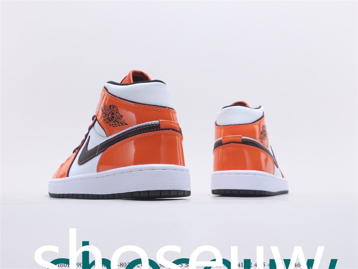 date sneakers