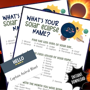 Könnte beinhalten: Eine druckbare Spielkarte mit einer Comic-Sonne und einem Comic-Mond, betitelt "Wie heißt dein Sonnenfinsternis-Name?" Die Karte fordert die Spieler auf, die letzte Ziffer ihres Alters mit dem ersten Buchstaben ihres Namens zu kombinieren, um ihren Sonnenfinsternis-Namen zu bestimmen.