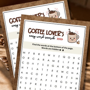 Op de afbeelding: Een printbare woordzoeker met een koffie-thema met een cartoon-illustratie van een koffiekopje. De puzzel heeft de titel "Coffee Lover's Easy Word Search" en bevat woorden zoals "brew", "caramel", "espresso" en "suiker".