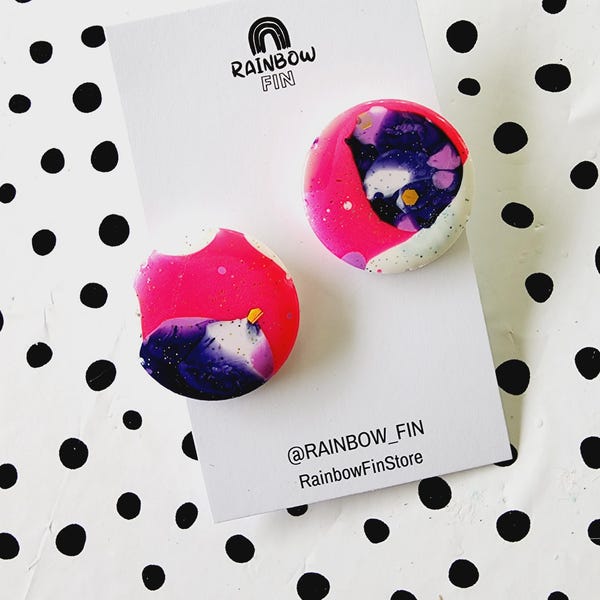 Colour bomb studs
