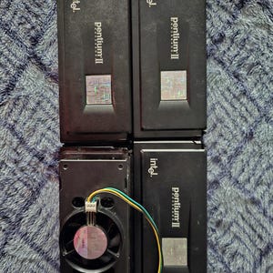 Lot of 4 Intel Pentium II 450MHz SL2U7 CPUs – Slot 1, 512KB Cache, 100MHz FSB, Vintage Processors for Legacy Systems & Collectors