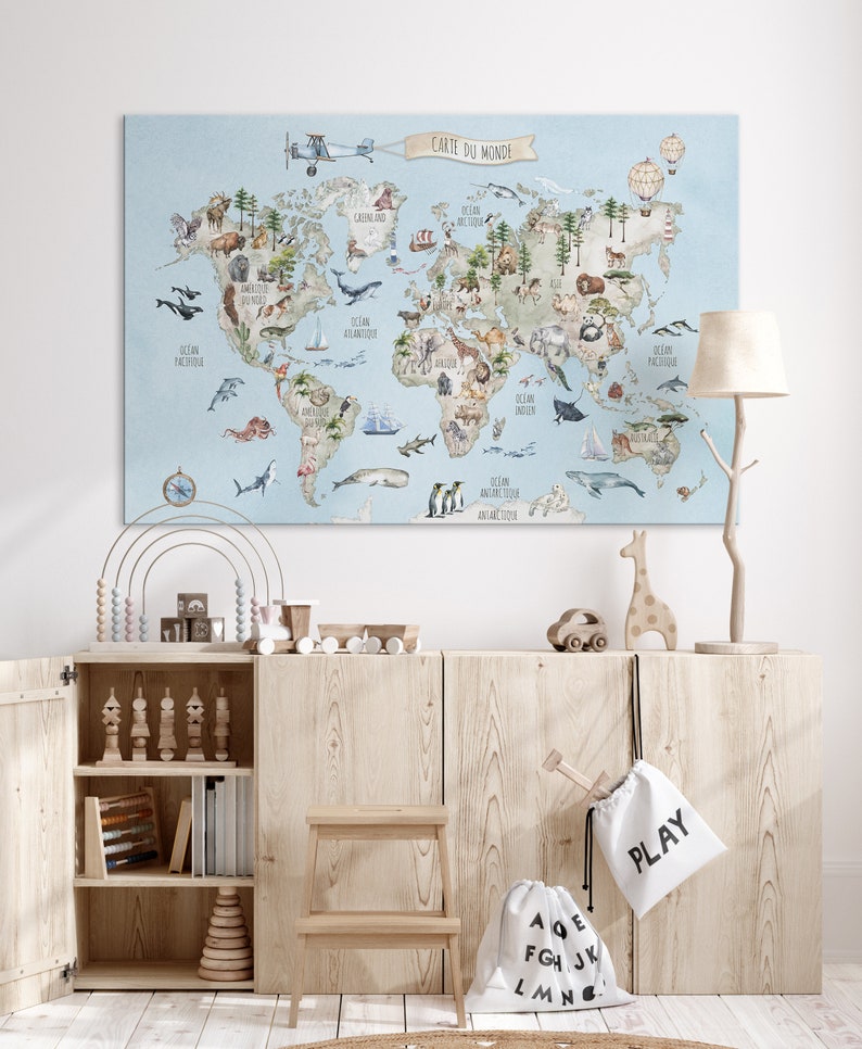 May include: A light blue world map with watercolor illustrations of animals and ocean life. The map includes the text "CARTE DU MONDE" in a banner at the top.
