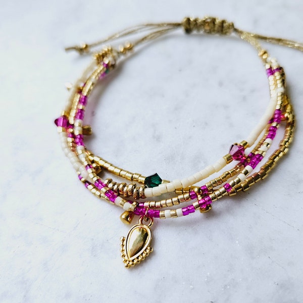 Bracelet multirang bohème breloque ethnique perles miyuki perles fuchsia beige doré, perles en laiton doré et élément Swaroski