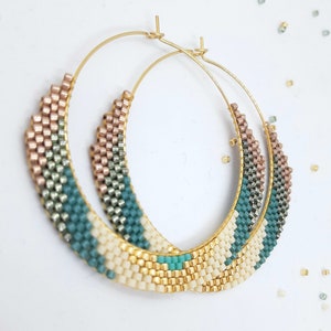 Grandes boucles d'oreilles créoles tissées en perles みゆき、クレオール アン アシエ 耐酸化性ドレ 45 mm、ヴェール、シャンパン、ドレ エ アイボリー