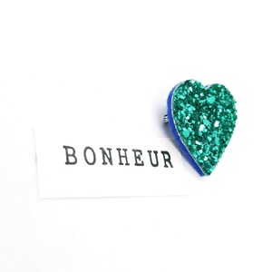 Petite broche cœur paillettes vert image 3