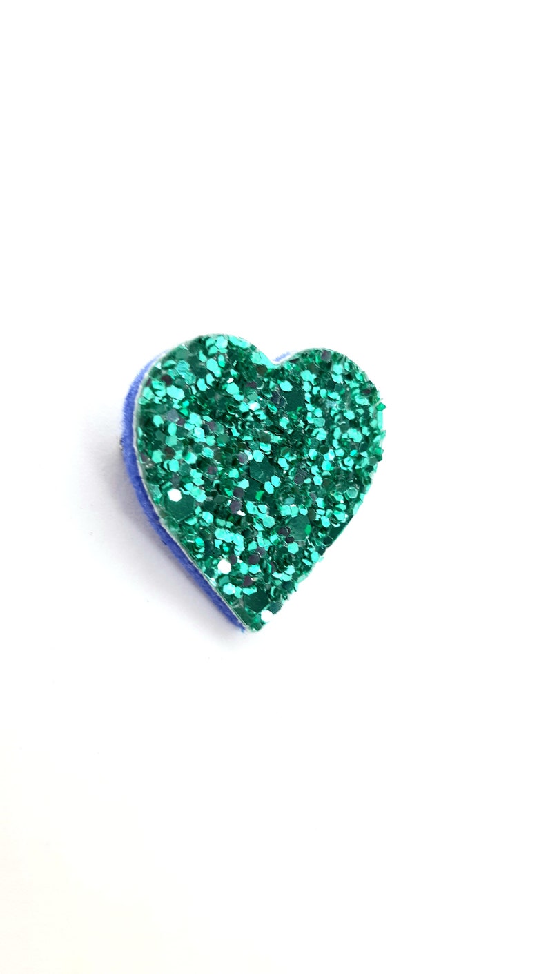 Petite broche cœur paillettes vert image 2