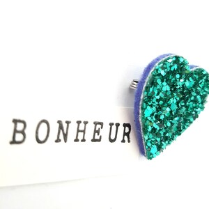 Petite broche cœur paillettes vert image 5