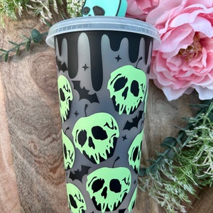 Glow-in-the-Dark Apple Skull Kalte Tasse: Gefrostete Reisetasse mit Strohhalmaufsatz