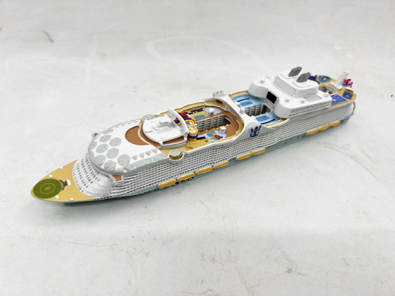 waterline cruise ship model
