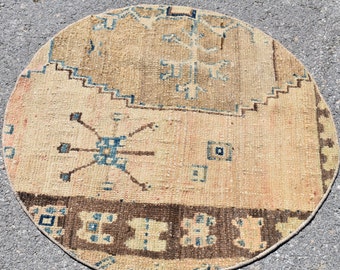 Vintage rug, Turkish rug, Decorative rug, Handmade rug, Bathmat rug, Small doormat rug, Wool rug, Round area rug, 2.6 x 2.6 ft RA1654