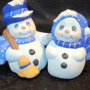 Small Snowman Couple