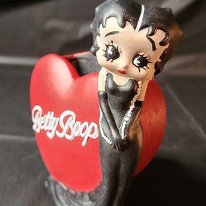 Betty Boop heart holder
