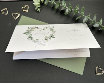 Cartera de boda personalizada con forma de corazón floral: tarjetero verde salvia
