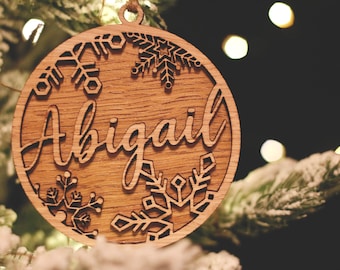 Personalisierte Christbaumkugel | Benutzerdefinierte Weihnachtsverzierung | Holz Laser Cut Weihnachtsdekoration | Luxus Weihnachtsdekoration | Rustikal