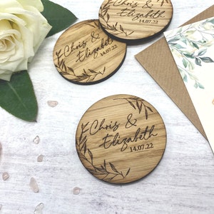 Favores de boda personalizados, boda grabada con láser de madera, boda rústica, favores de madera, fichas de boda de madera, madera guardar la fecha