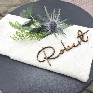 Personalisierte Ortsnamen, Laser Cut Tischnamen aus Holz, rustikale Hochzeit, hölzerne Gastgeschenke, Hochzeit Token aus Holz, hölzerne Ortsnamen