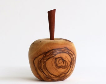 Handcrafted Olive Wood Apple, Artisan Wooden Fruit, Farmhouse Decor, Gift Nature Lovers, Olive Wood Apple Sculpture, Unique Fruit Decoration