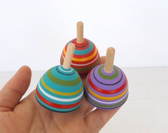 Lot de 30 toupies en bois 6 couleurs assorties - Fêtes et Kermesses