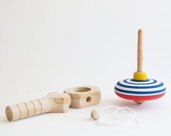 手作りの木製こま、赤青、エコ玩具、回転こま、昔のヴィンテージ風