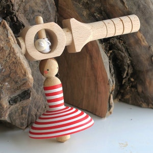 Pull and spin toy shop