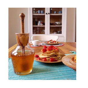 Honingpot van glas en hout, honingvaas met lepel, honingpot, cadeau voor honingliefhebbers (400 ml of 13,5 OZ middelgroot)