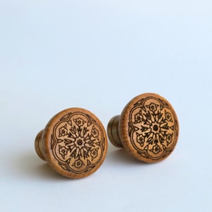 Oak Wood Cabinet Knob, Engraved Drawer Pull, Laser engraved Wood Handle, Dresser knobs, round modern farmhouse wood knob, cabinet knob