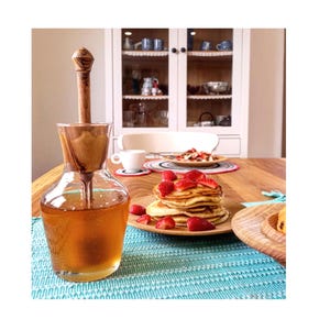 Tarro de miel de vidrio con cucharón de madera de olivo (400 ml)