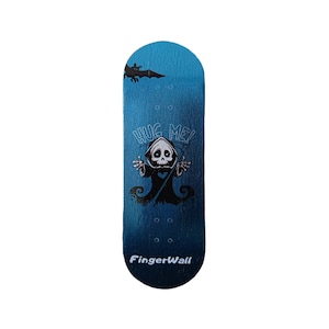 Hug me fingerboard deck