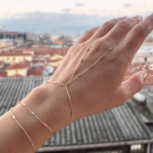 Elegante bracciale alla schiava in argento sterling - Catena sottile con motivo a righe, senza pietre preziose, delicato bracciale da dito, gioiello celeste per le mani