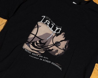 Serial Experiments Lain Tシャツ：サイバーパンクアニメグラフィックT