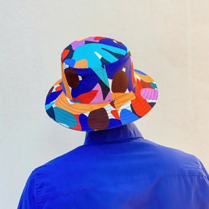 Handgemachter bunter Wende-Eimerhut - Bunter Wende-Eimerhut - Handgefertigt - Einzigartiges, originelles Muster, Früchte, Pflanzen - Unisex-Sommerhut