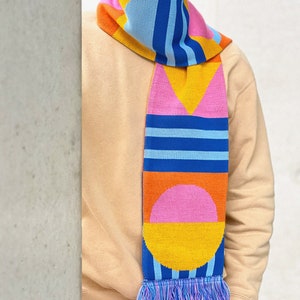 NEW Echarpe à franges tricotée Motif exclusif Géométrique Cadeau Knitted scarf Exclusive pattern Colorful Gift Design image 4