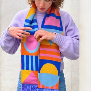 NEW Echarpe à franges tricotée Motif exclusif Géométrique Cadeau Knitted scarf Exclusive pattern Colorful Gift Design zdjęcie 5
