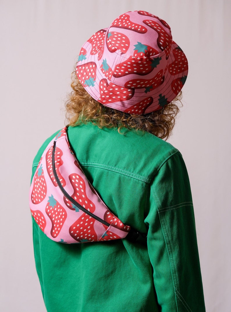 Handmade reversible bob Unique, collaborative design, strawberry pattern. Unisex hat. Handmade colorful reversible bucket hat. Summer hat image 5