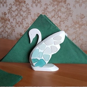 Portatovaglioli da tavolo a forma di cigno in vetro marino. Regalo baltico.