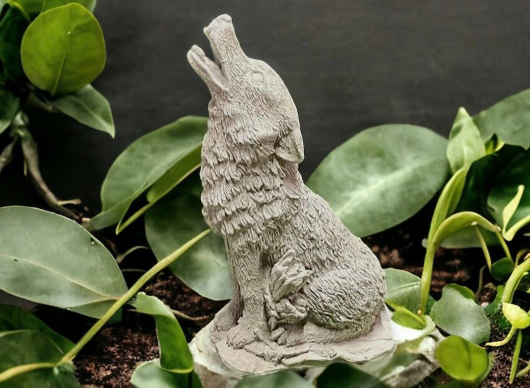 Wolf Garden Statue Howling Wolf Concrete Wolf Figure Outdoor Etsy