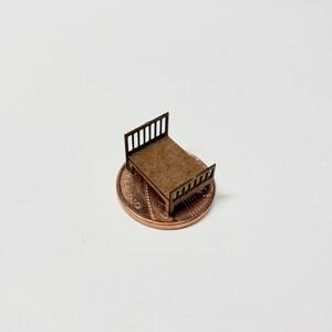 1/144 - Micro Scale Slatted Double Bed Dollhouse DIY Furniture Kit bild 2