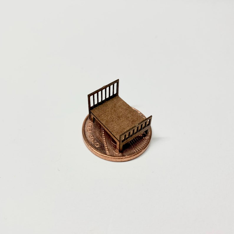 1/144 - Micro Scale Slatted Double Bed Dollhouse DIY Furniture Kit bild 2