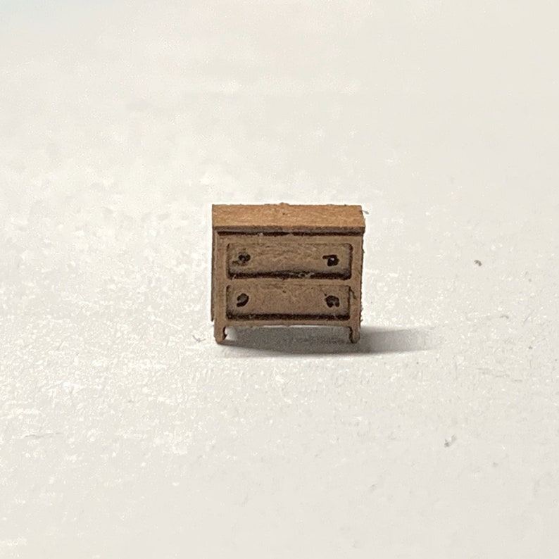 1/144 Micro Scale DollsHouse Furniture Small Chest of Drawers Kit bild 4