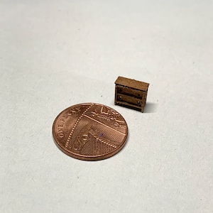 1/144 Micro Scale DollsHouse Furniture Small Chest of Drawers Kit bild 2