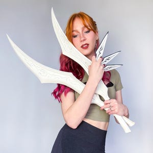 Máscara de la Rosa Negra: Espadas y dagas inspiradas en Katarina - PATRONES Y VIDEOTUTORIAL