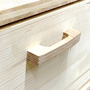 Handles for drawers and doors
