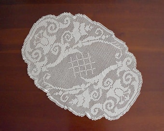 Vintage Oval Tablecloth - Filet Lace Large Doily - Handmade Crochet Ecru Tablecloth - Retro Home Decoration
