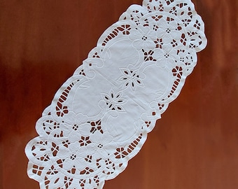 Vintage Table Runner - White Cutwork Table Runner - Long Fabric Napkin with Richelieu Embroidery - Table Decoration - Retro Home Decoration